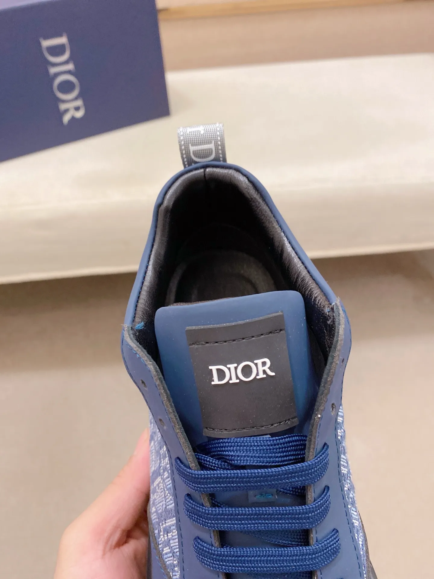 Men's shoes💰 440💰🇮🇹🇮🇹Dior d The new high-tops are on sale at the same time at the counter. The uppers are 🇮🇹 Italian imported first-layer cowhide, and the fully imported sheepskin lining is 💪💪. It is a complete 1⃣️ to 1⃣️ replica 🇮🇹💪💪. ⚠Sole: The original sole is specially provided by the original factory. The exclusive movable molded sole is super comfortable. ⚠Original factory follow-up goods, 🔍🔍high quality, you can enter and exit the counter at will, welcome to compare⚠. Code number:38-44